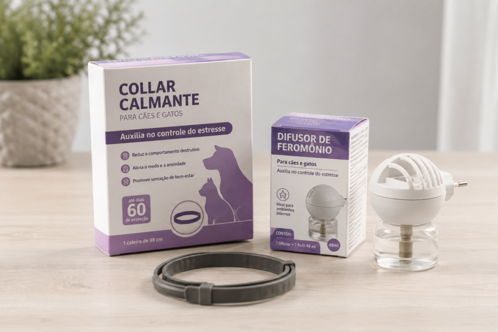 Ansiedade em Cães: Sintomas, Causas e Como Trata 4 Coleira calmante e difusor de feromônio para cachorro ansioso sobre uma mesa
